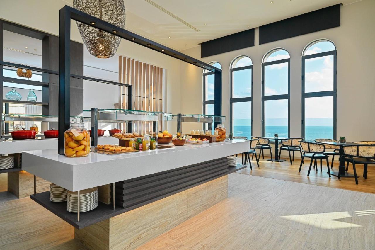 Malta Marriott Resort & Spa Saint Julian's Exterior photo The Club at the airport