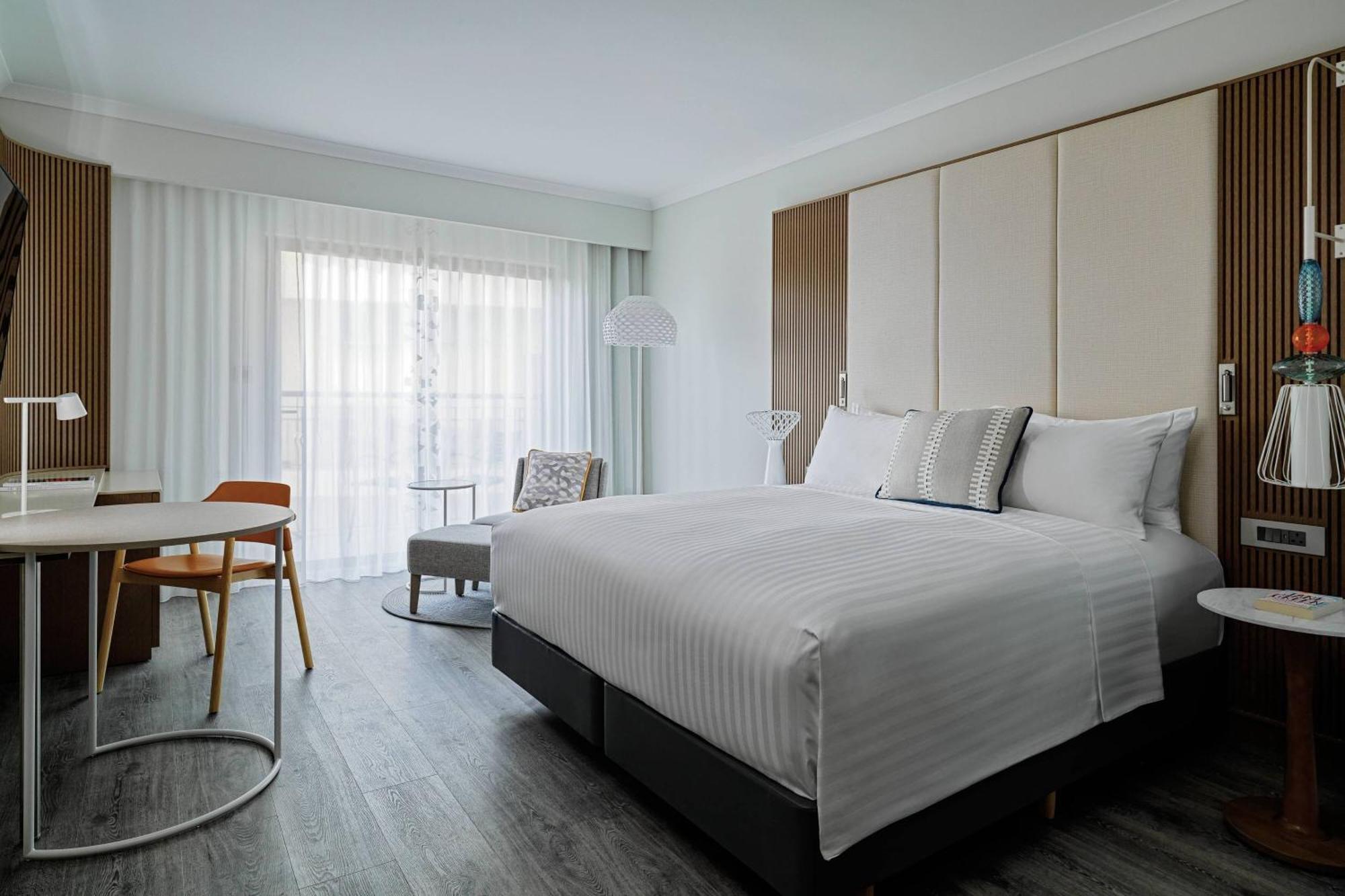 Malta Marriott Resort & Spa Saint Julian's Exterior photo A guest room at the Hilton Sydney