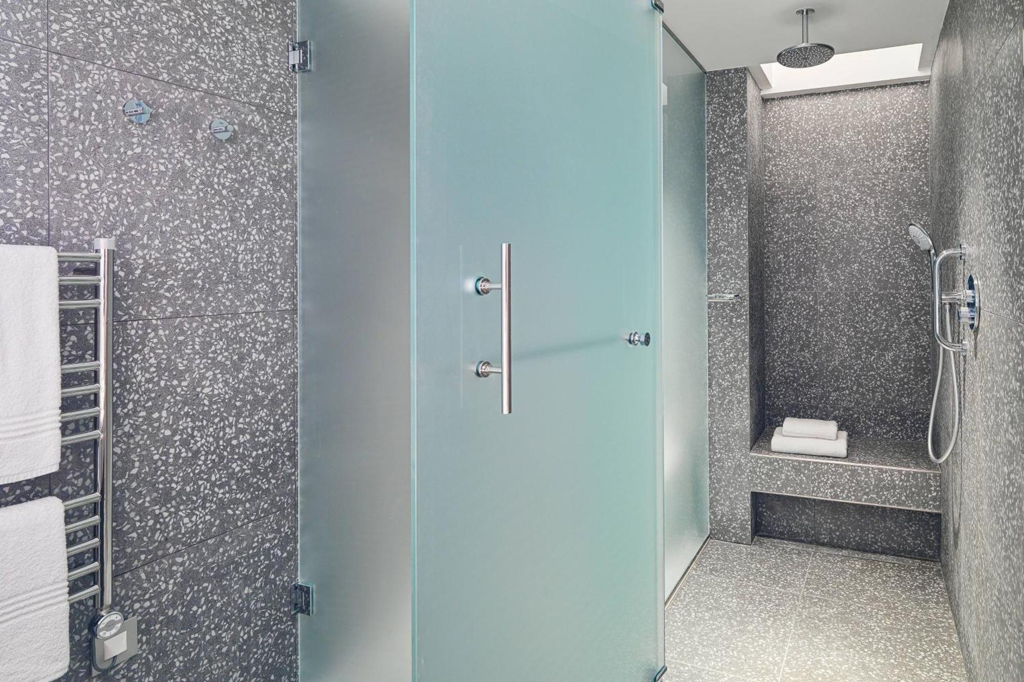 Malta Marriott Resort & Spa Saint Julian's Exterior photo A shower enclosure