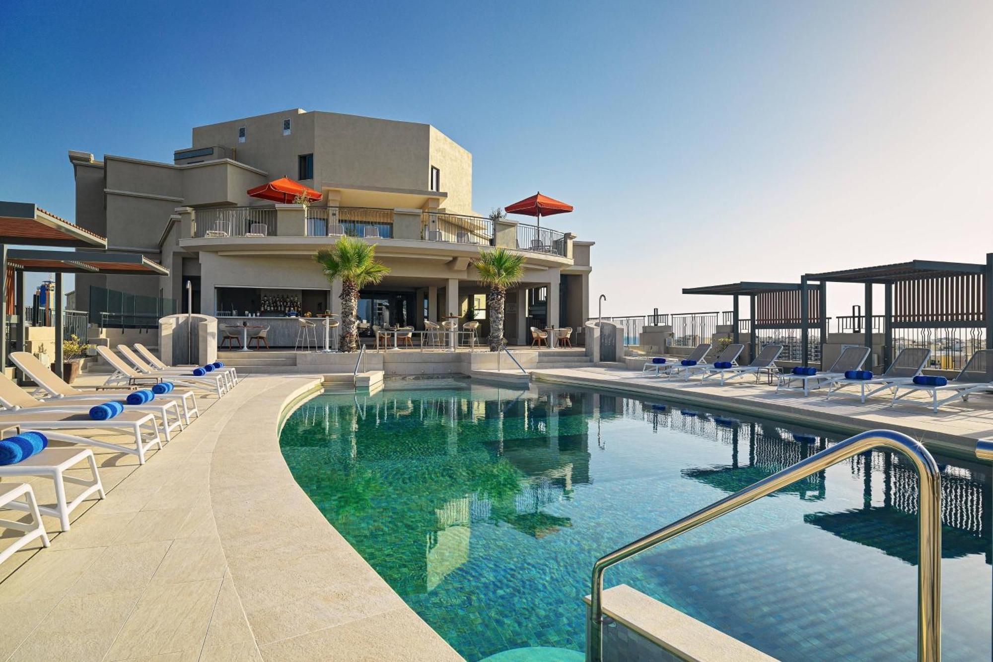 Malta Marriott Resort & Spa Saint Julian's Exterior photo The pool at the hotel